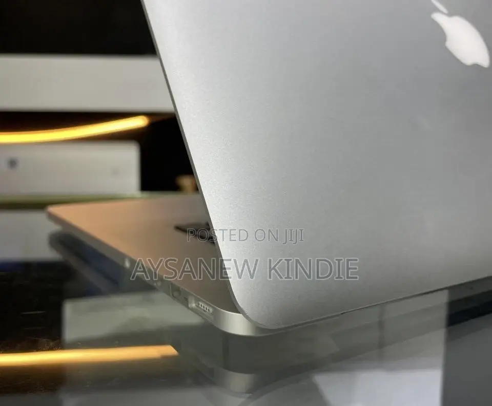 New Laptop Apple MacBook Pro 2015 16GB Intel Core I7 SSD 256GB