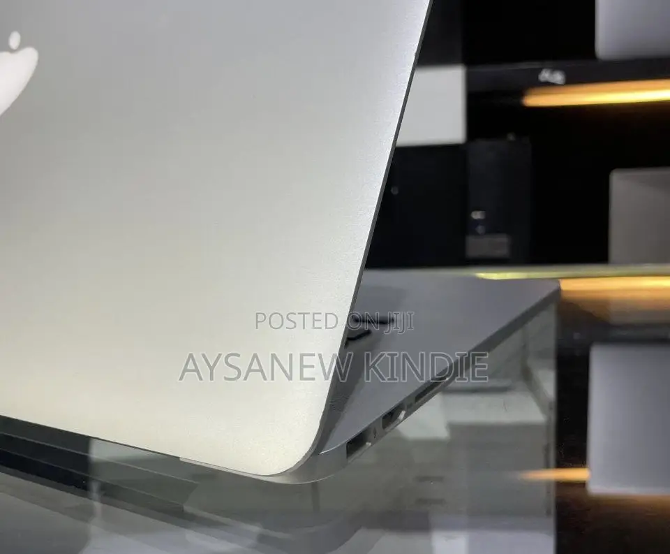 New Laptop Apple MacBook Pro 2015 16GB Intel Core I7 SSD 256GB