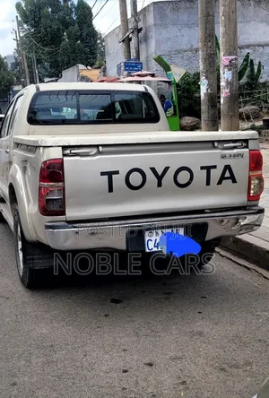Toyota Hilux 2014 Gold