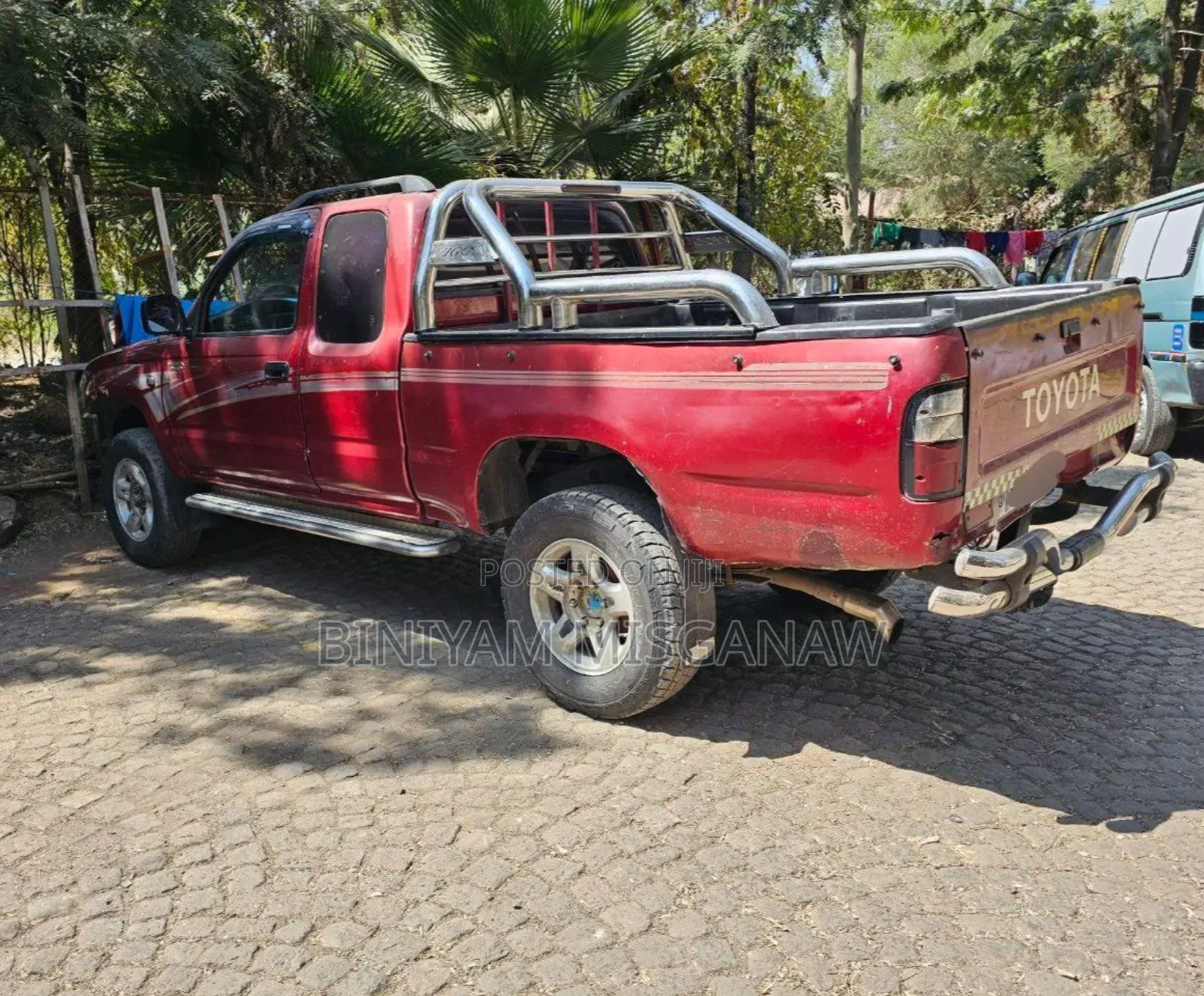 Toyota Hilux 2000 Red