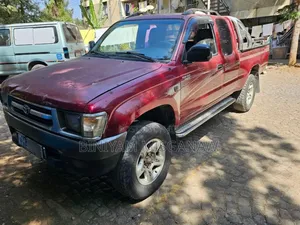 Photo - Toyota Hilux 2000 Red