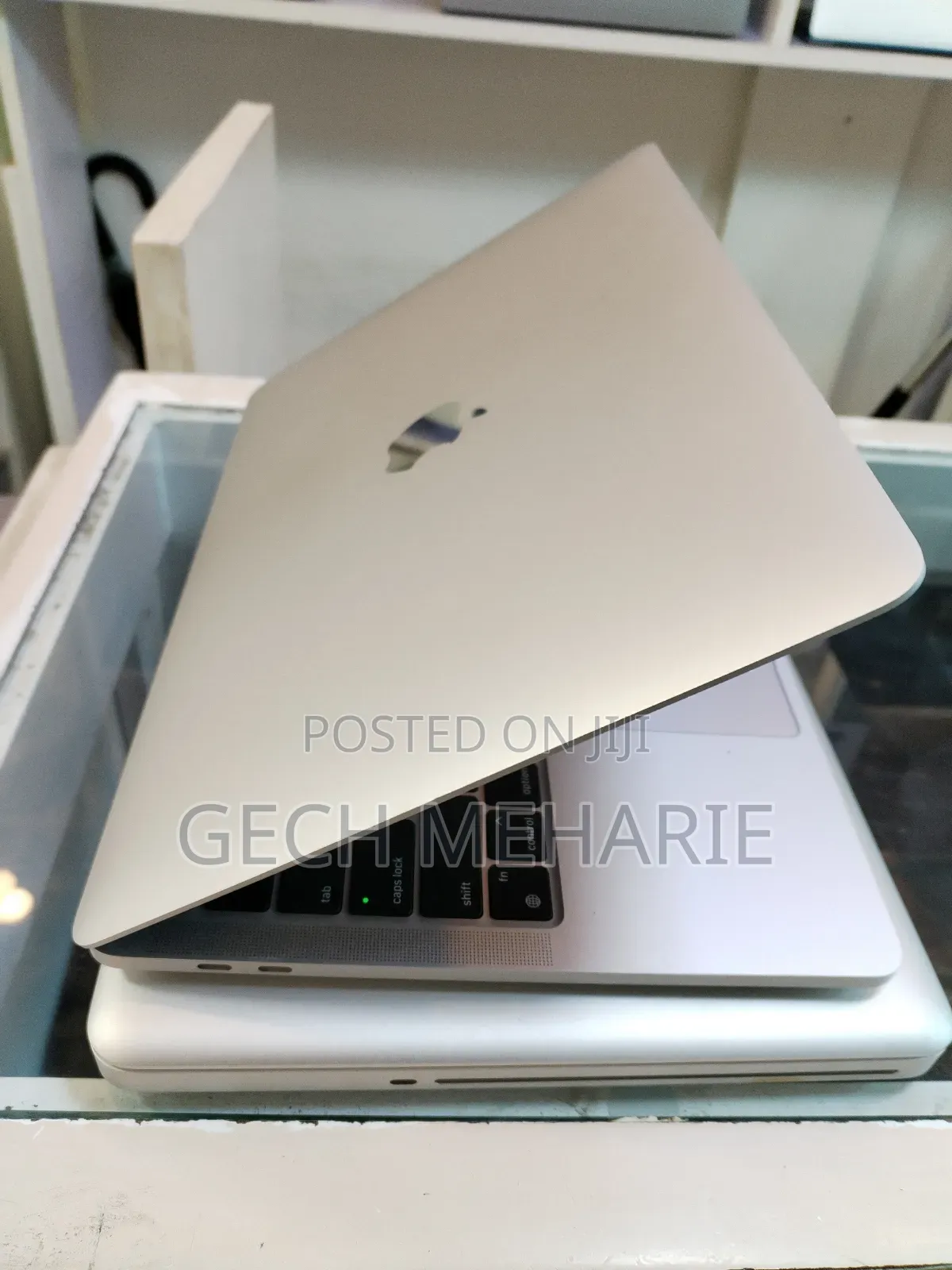 New Laptop Apple MacBook Pro 2020 M1 16GB Apple M1 Pro SSD 512GB