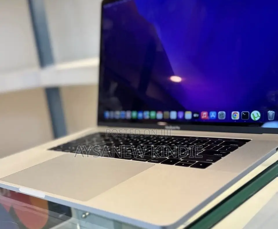 New Laptop Apple MacBook Pro 2016 16GB Intel Core I7 SSD 512GB