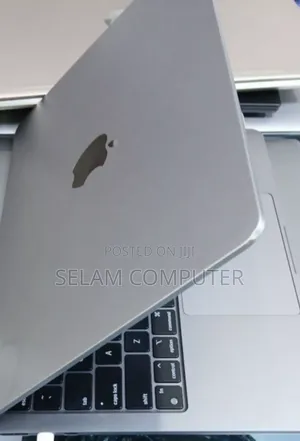 New Laptop Apple MacBook Pro 2022 M2 8GB Apple M2 SSD 256GB