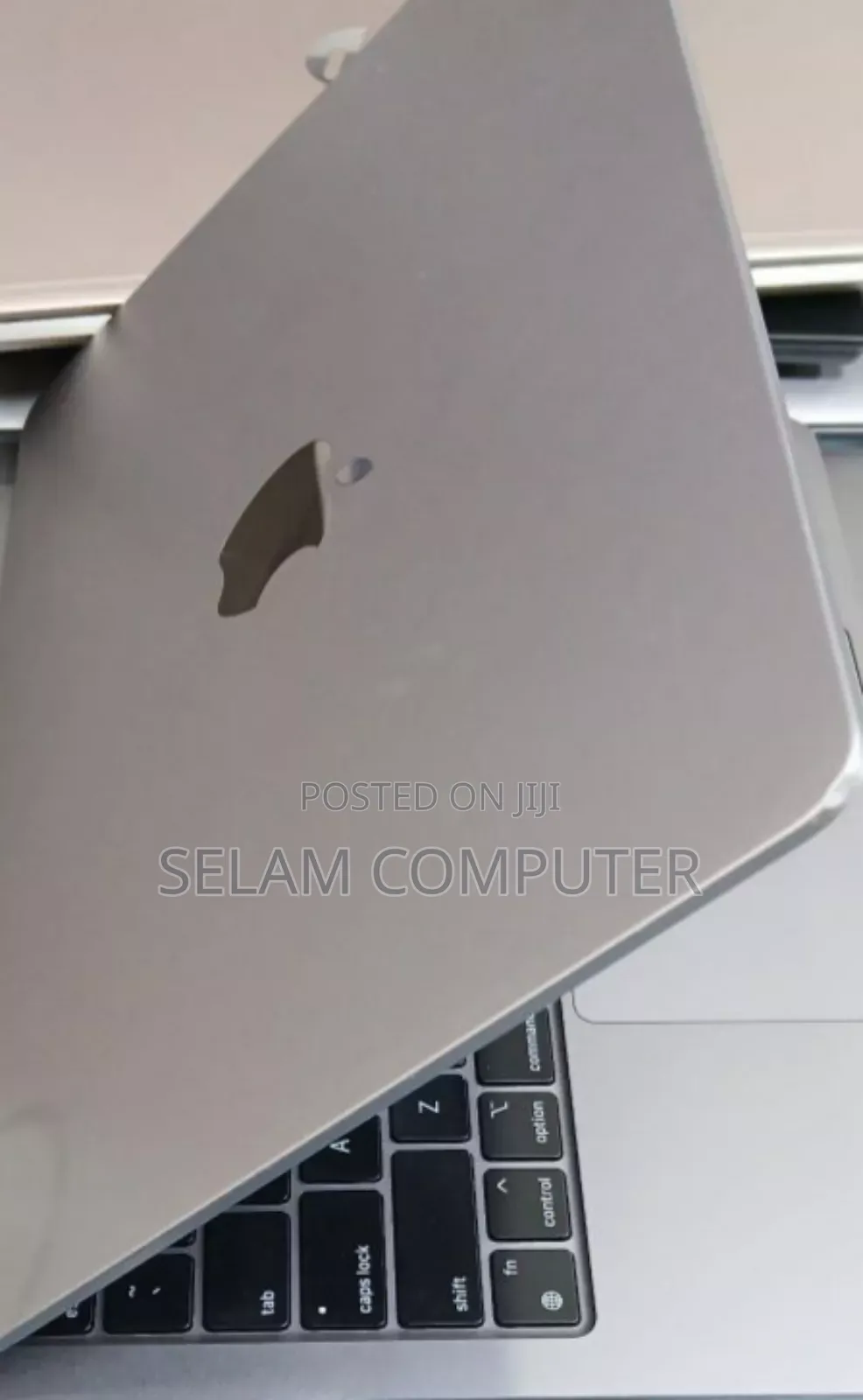 New Laptop Apple MacBook Pro 2022 M2 8GB Apple M2 SSD 256GB