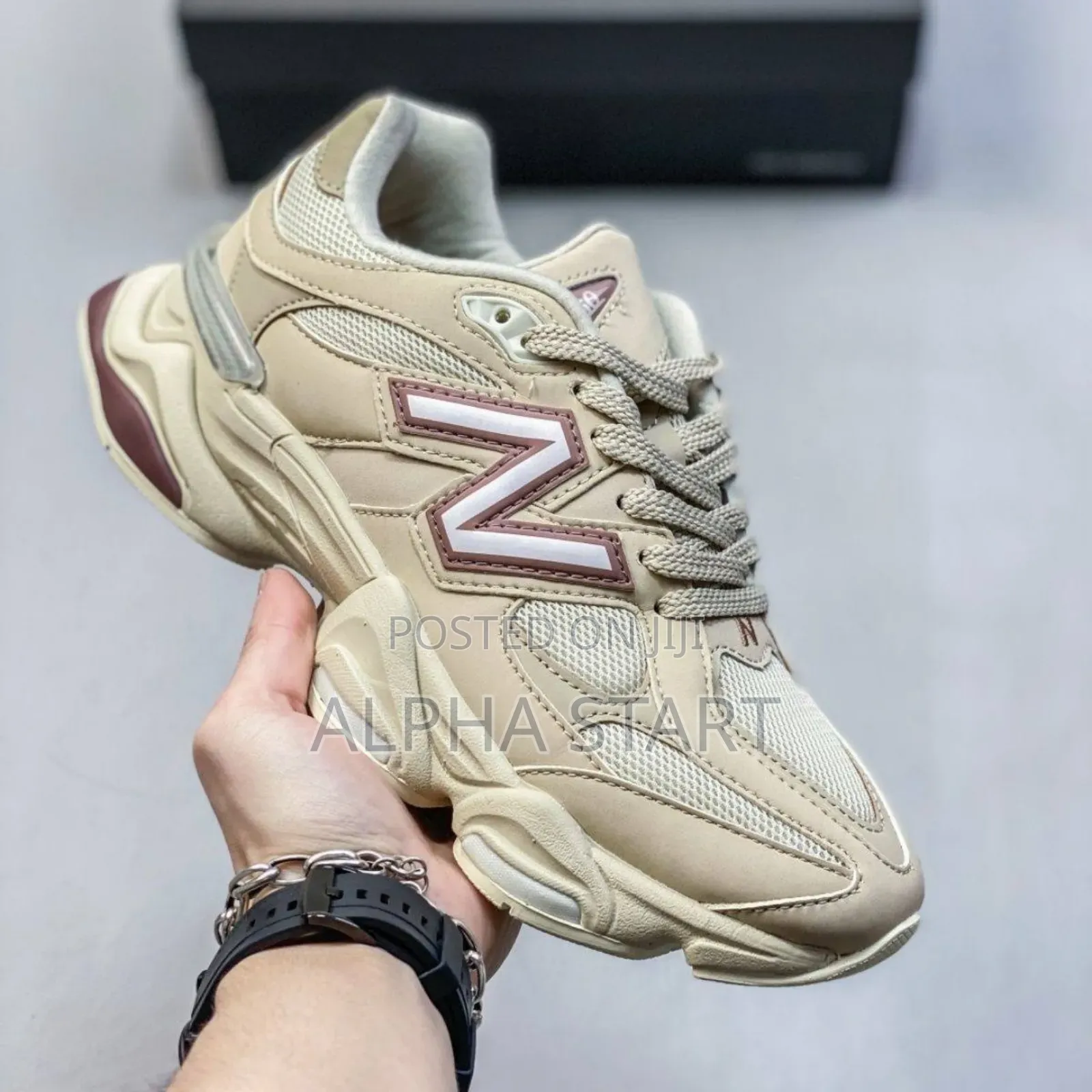 New Balance 9060 Gray Color
Made in Vietnam