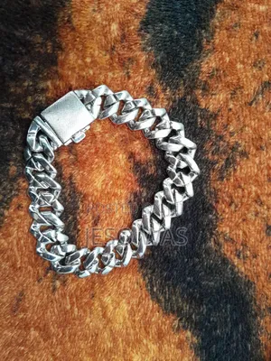 Beraclet (Hand Chain)