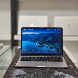 Photo - New Laptop Apple MacBook Pro 2017 16GB Intel Core I7 SSD 512GB