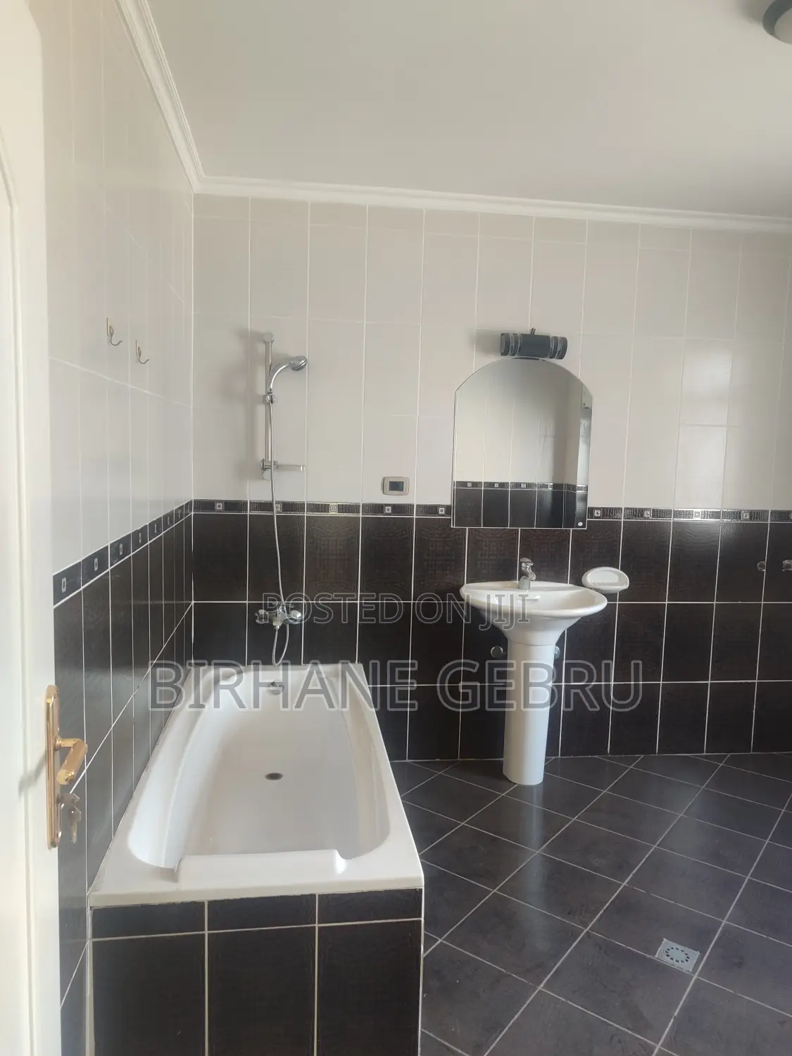 14bdrm House in G+2 House, Bole for rent