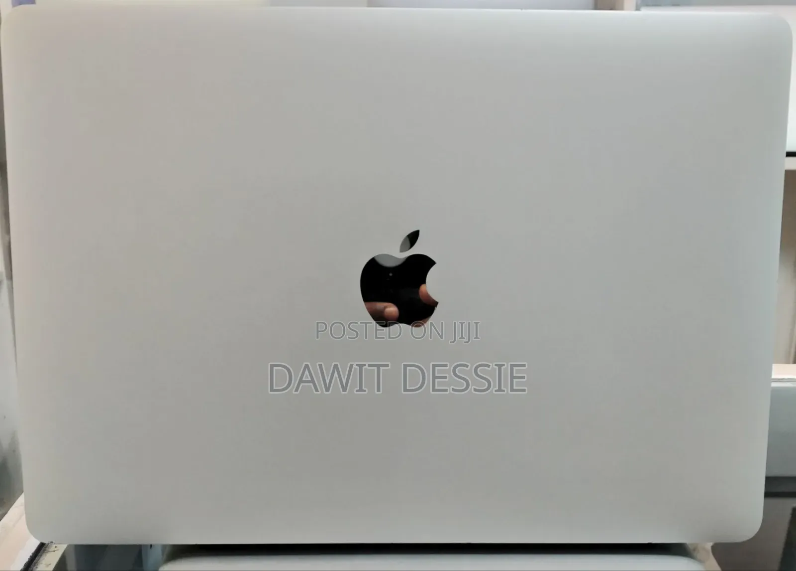 New Laptop Apple MacBook Pro 2020 M1 16GB Apple M1 SSD 512GB