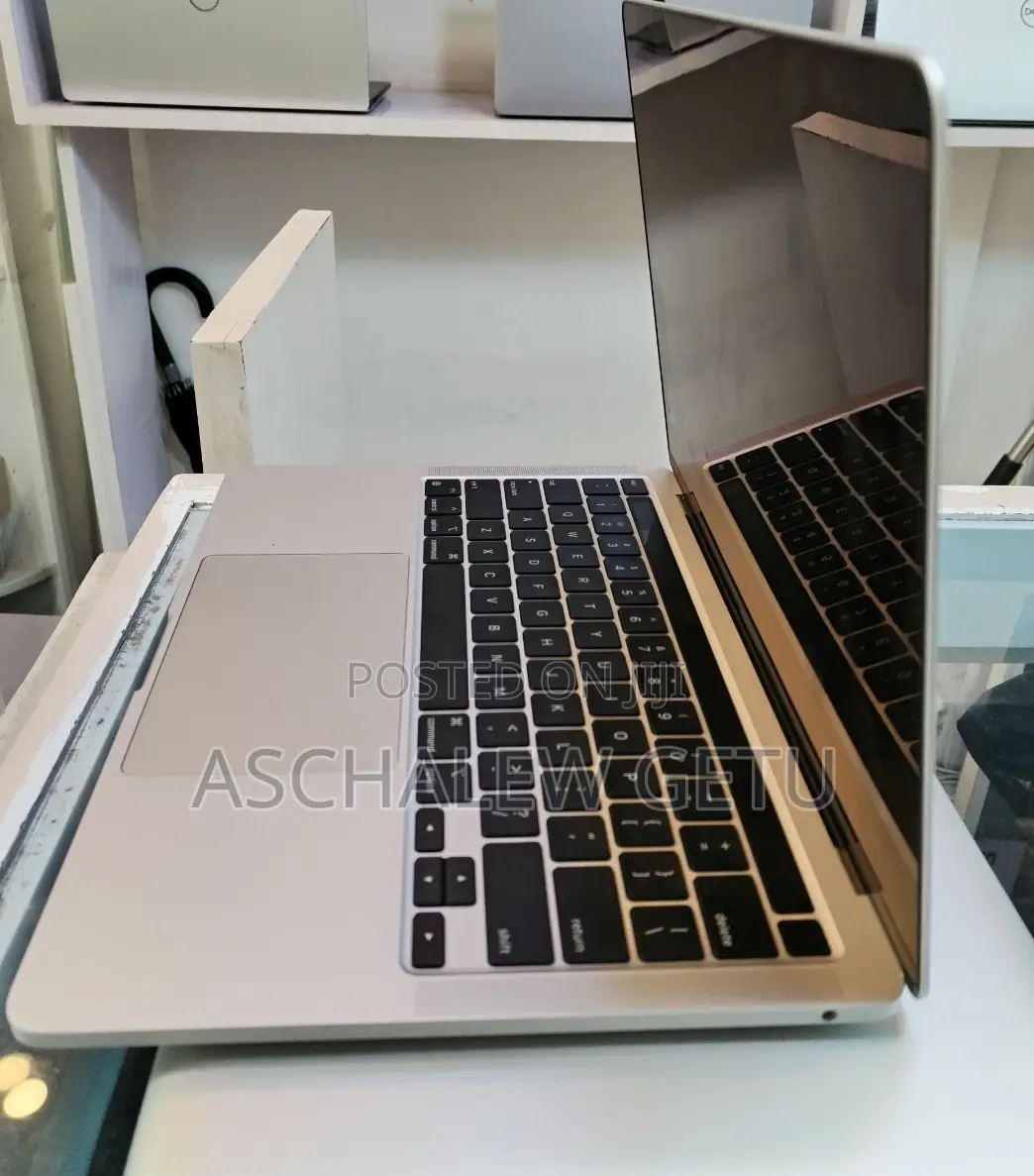 New Laptop Apple MacBook Pro M1 16GB Apple M1 Pro SSD 512GB