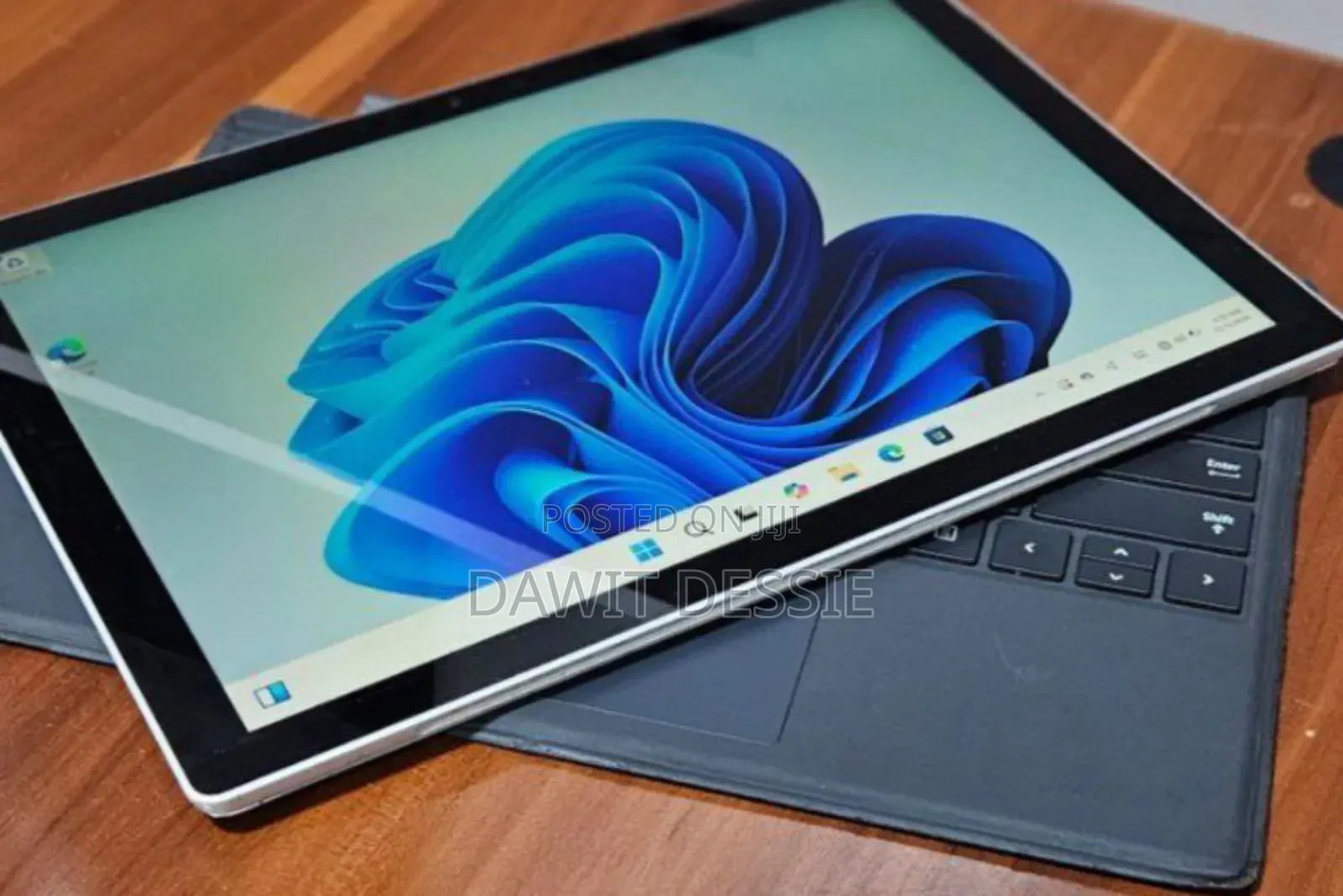 New Laptop Microsoft Surface 8GB Intel Core I5 SSD 128GB