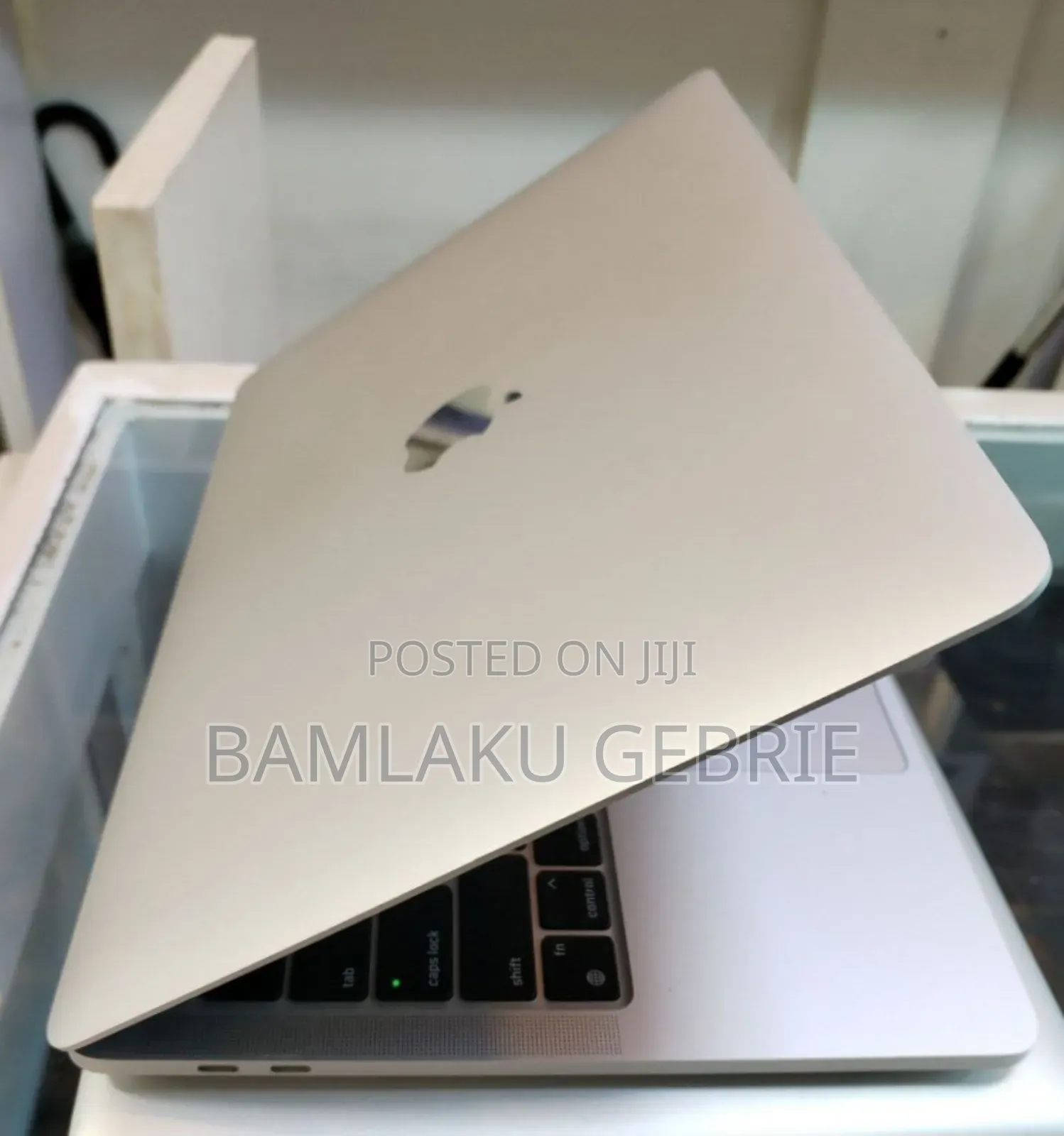 New Laptop Apple MacBook Pro 2020 M1 16GB Apple M1 Pro SSD 512GB