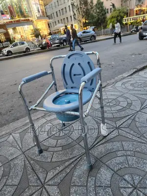 Photo - Commode Chair九龍toilet Chair𡯁你commode Chair午後commode Chair俠義commode