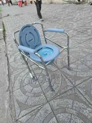 Photo - Toilet Chair建設commode Chair九月commode Chair癲馬commode Chair麻雀commode