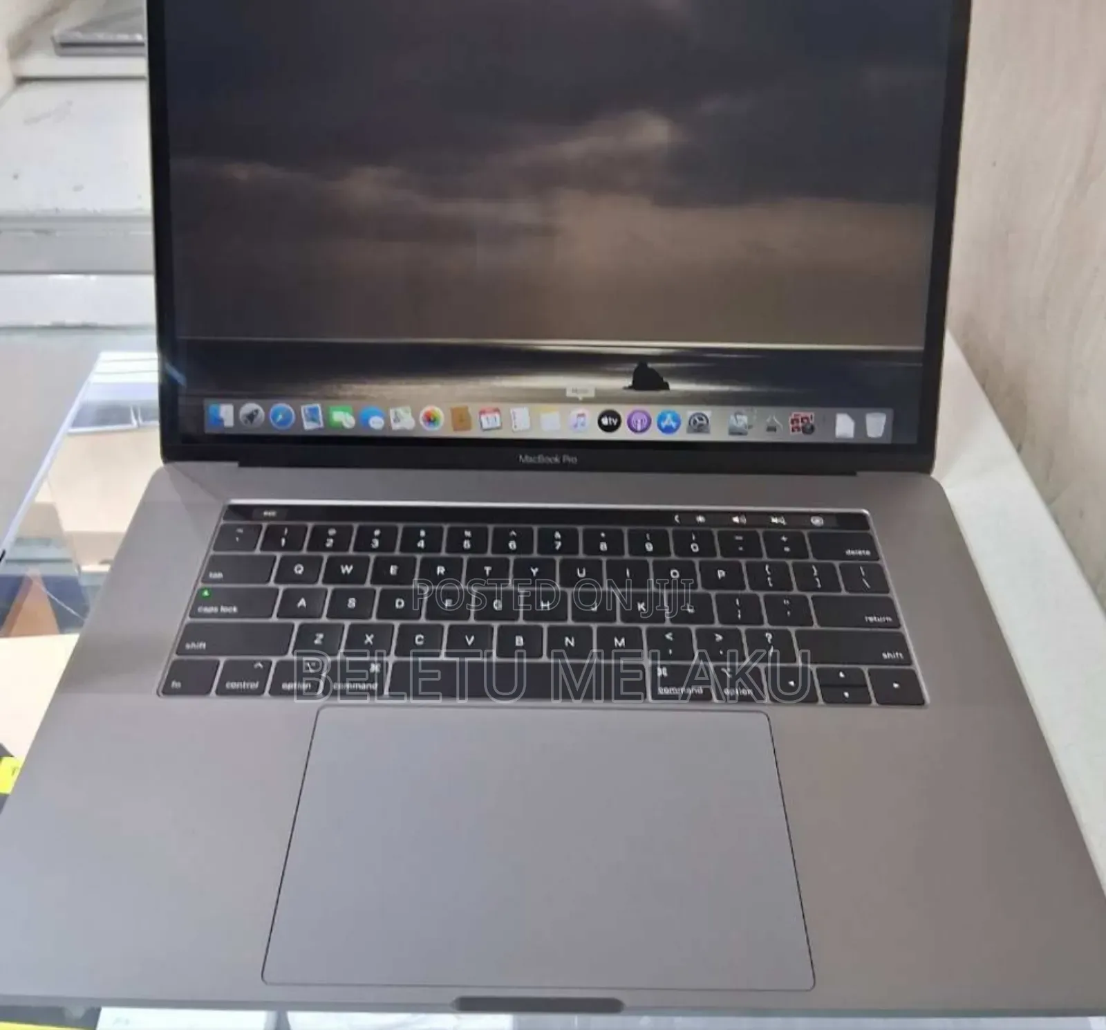 New Laptop Apple MacBook Pro 2019 32GB Intel Core I9 SSD 512GB