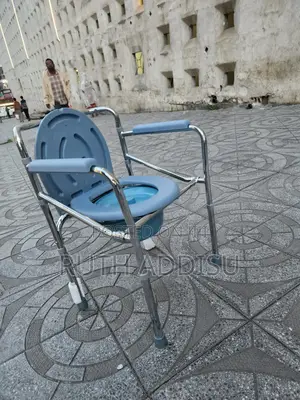 Photo - Commode Chair麩羅toilet Chair症候medical Commode Chair夷陵toilet Chair New