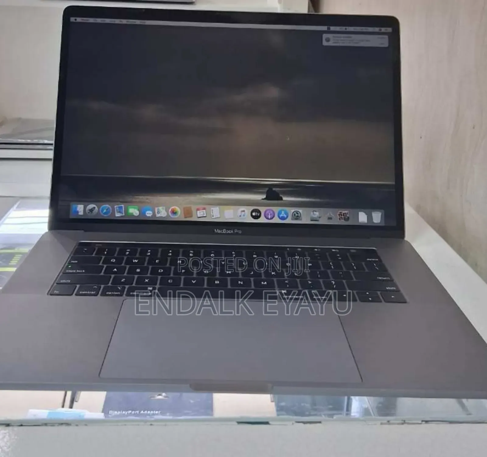 New Laptop Apple MacBook Pro 2019 32GB Intel Core I9 SSD 512GB
