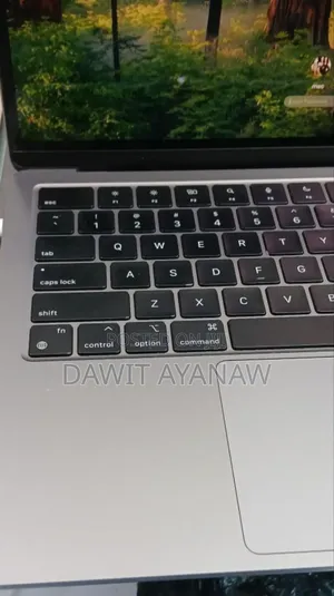 Photo - New Laptop Apple MacBook Air 2022 M2 8GB Apple M2 SSD 256GB