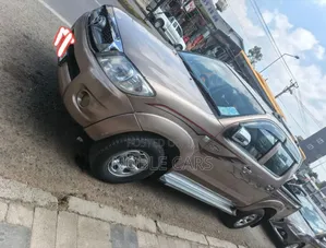 Toyota Hilux 2011 Gold
