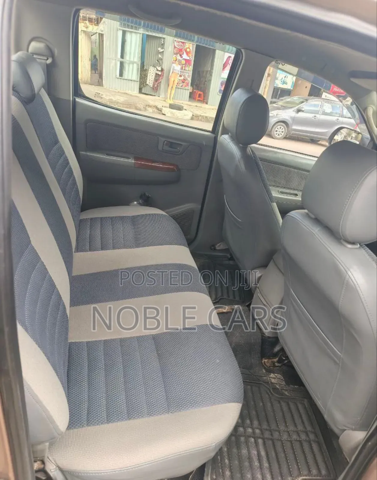 Toyota Hilux 2011 Gold