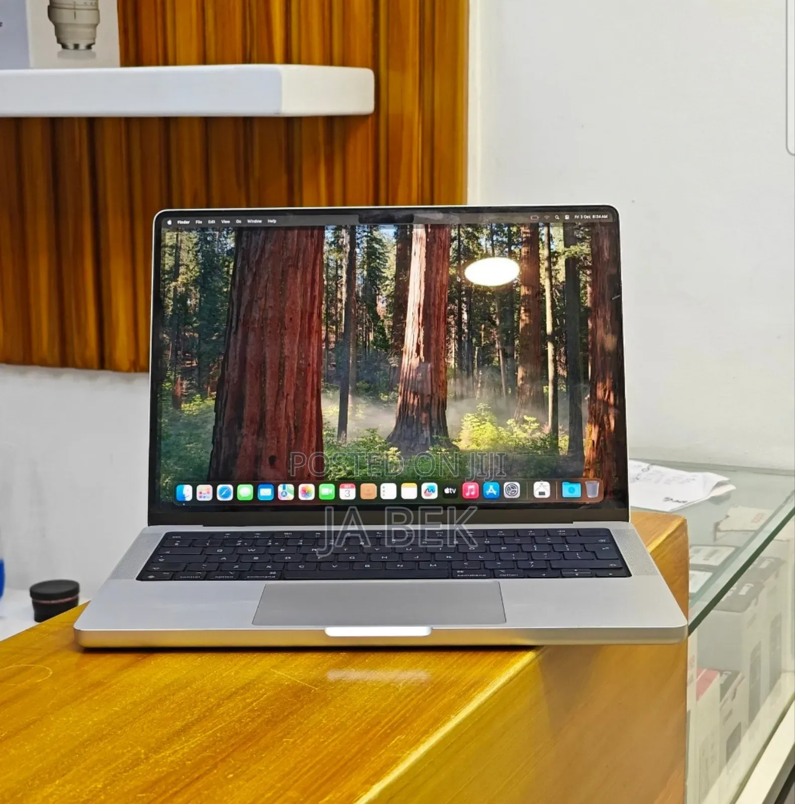 New Laptop Apple MacBook Pro M1 16GB Apple M1 Pro SSD 1T