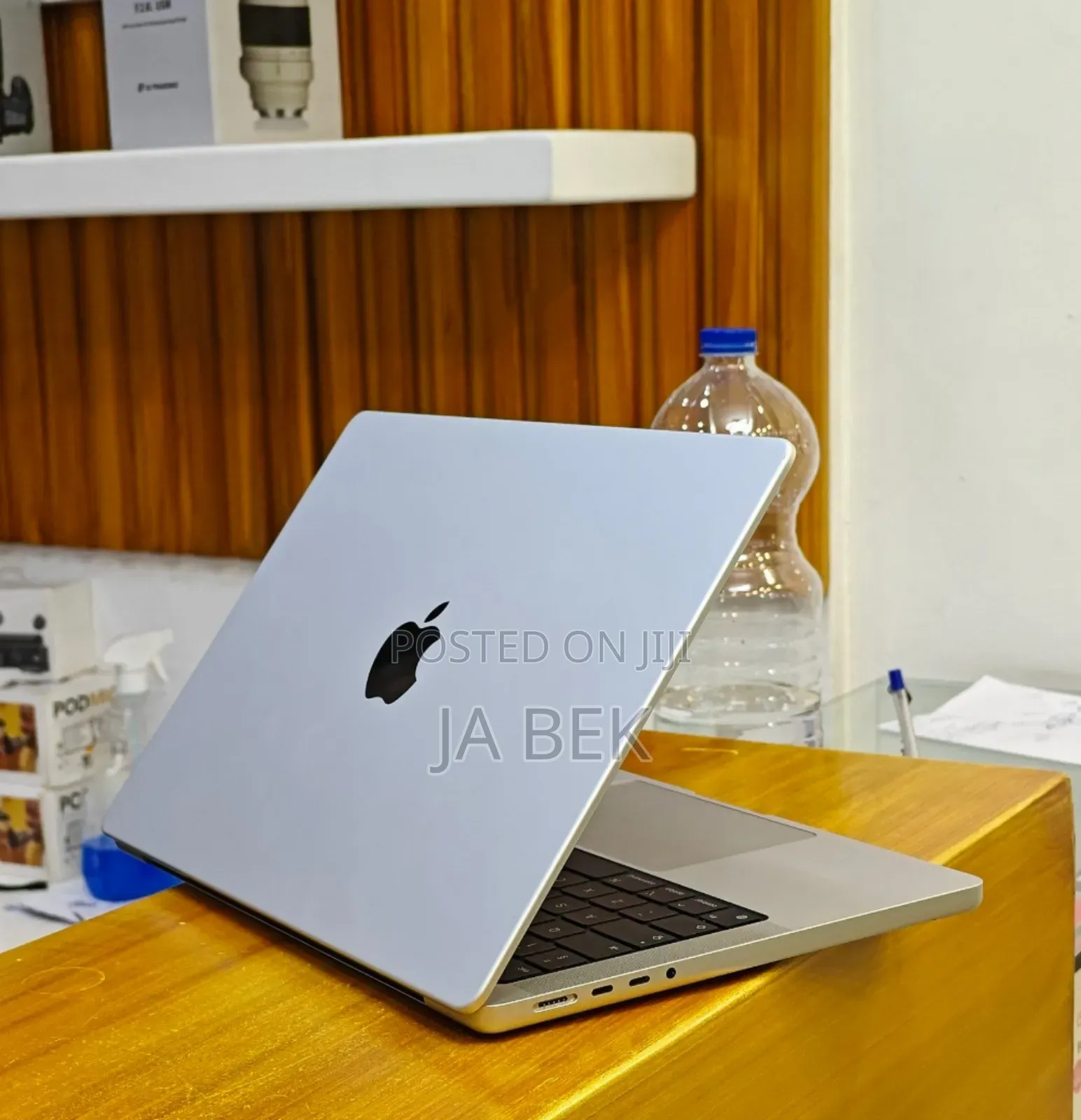 New Laptop Apple MacBook Pro M1 16GB Apple M1 Pro SSD 1T