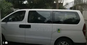 Photo - Hyundai H1 2016 White