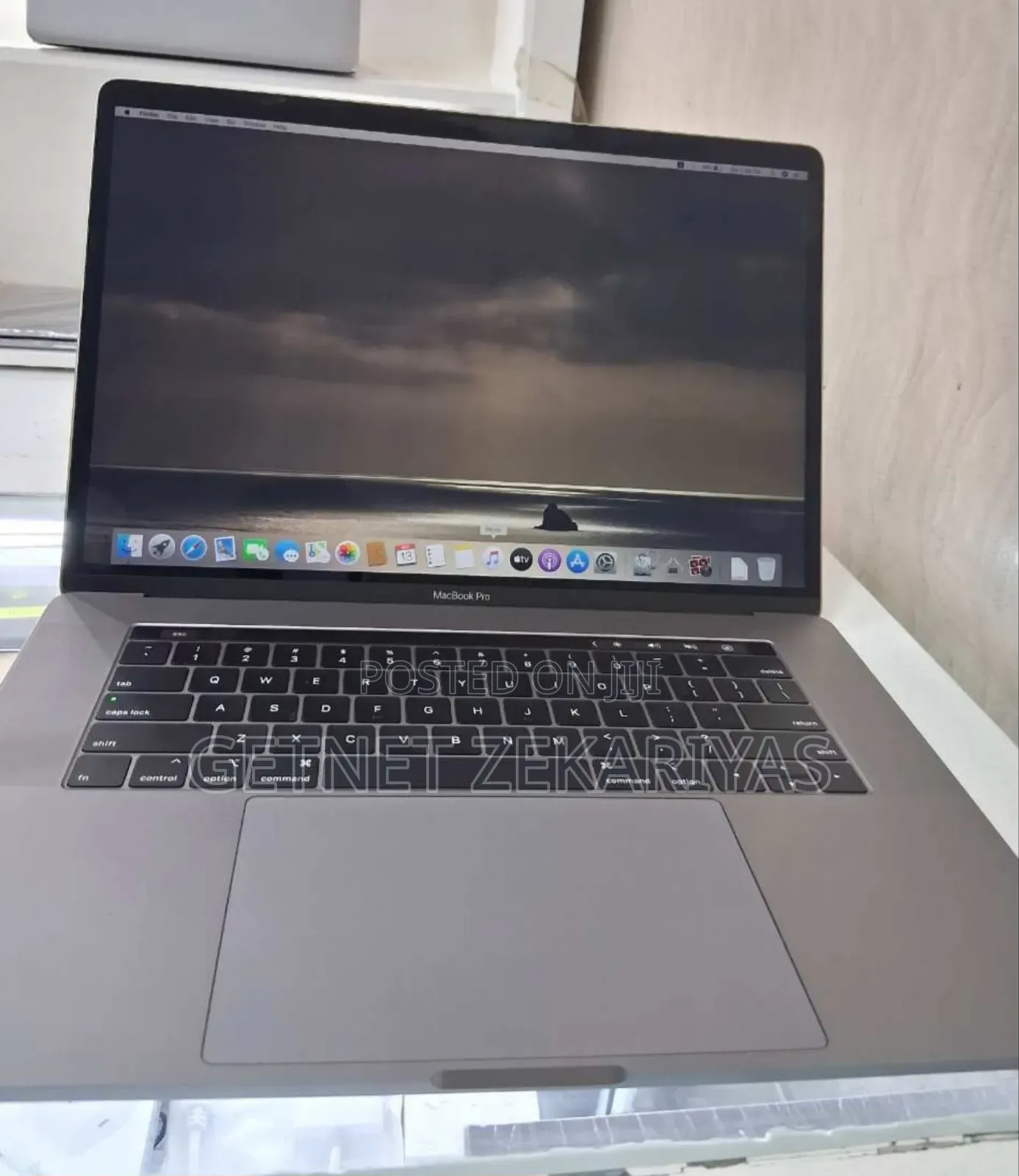 New Laptop Apple MacBook Pro 2019 32GB Intel Core I9 SSD 512GB
