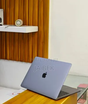 New Laptop Apple MacBook Pro 2019 16GB Intel Core I5 SSD 1T