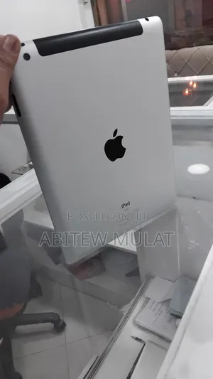 Photo - New Apple iPad 3 Wi-Fi + Cellular 32 GB Silver