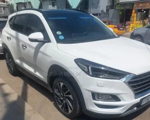 Photo - Hyundai Tucson 2020 White