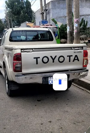 Toyota Hilux 2014 Gold