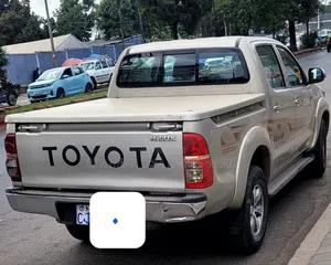 Toyota Hilux 2014 Gold