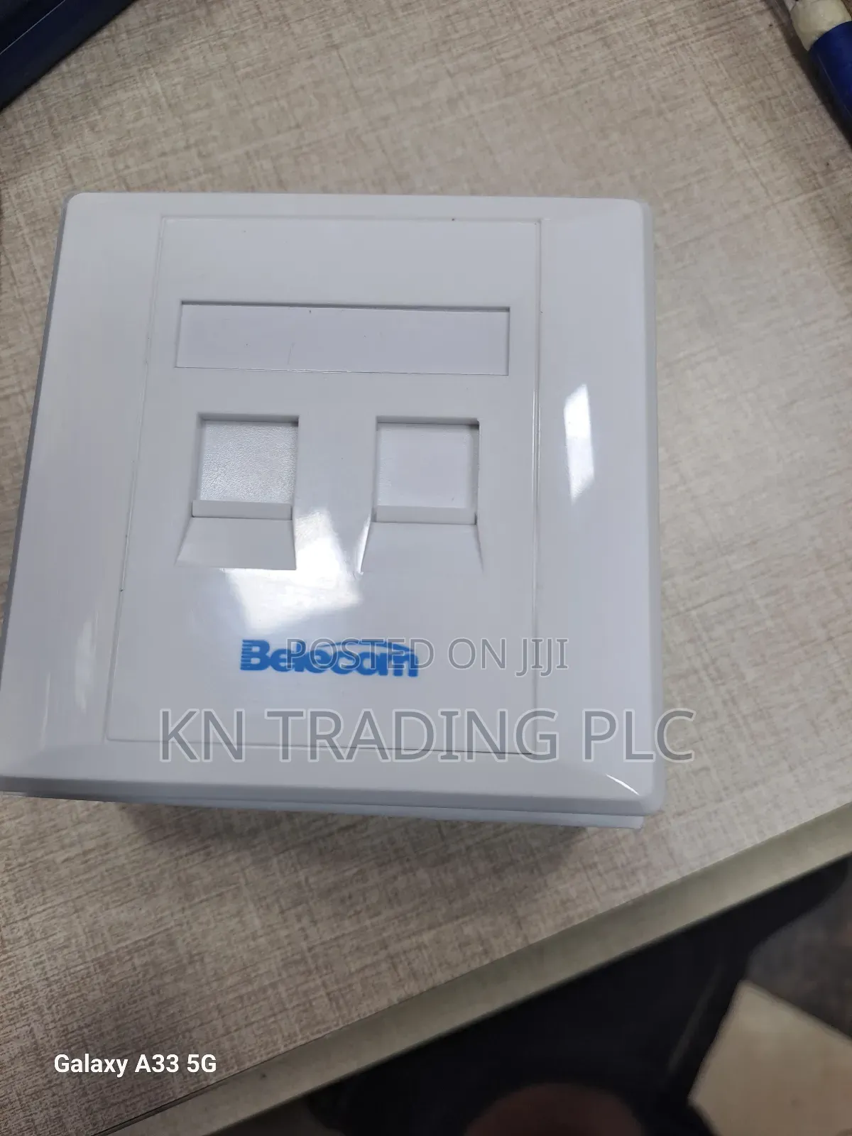 Double Surface Data Outlet