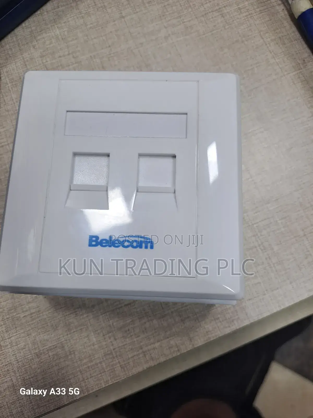 Double Surface Data Outlet