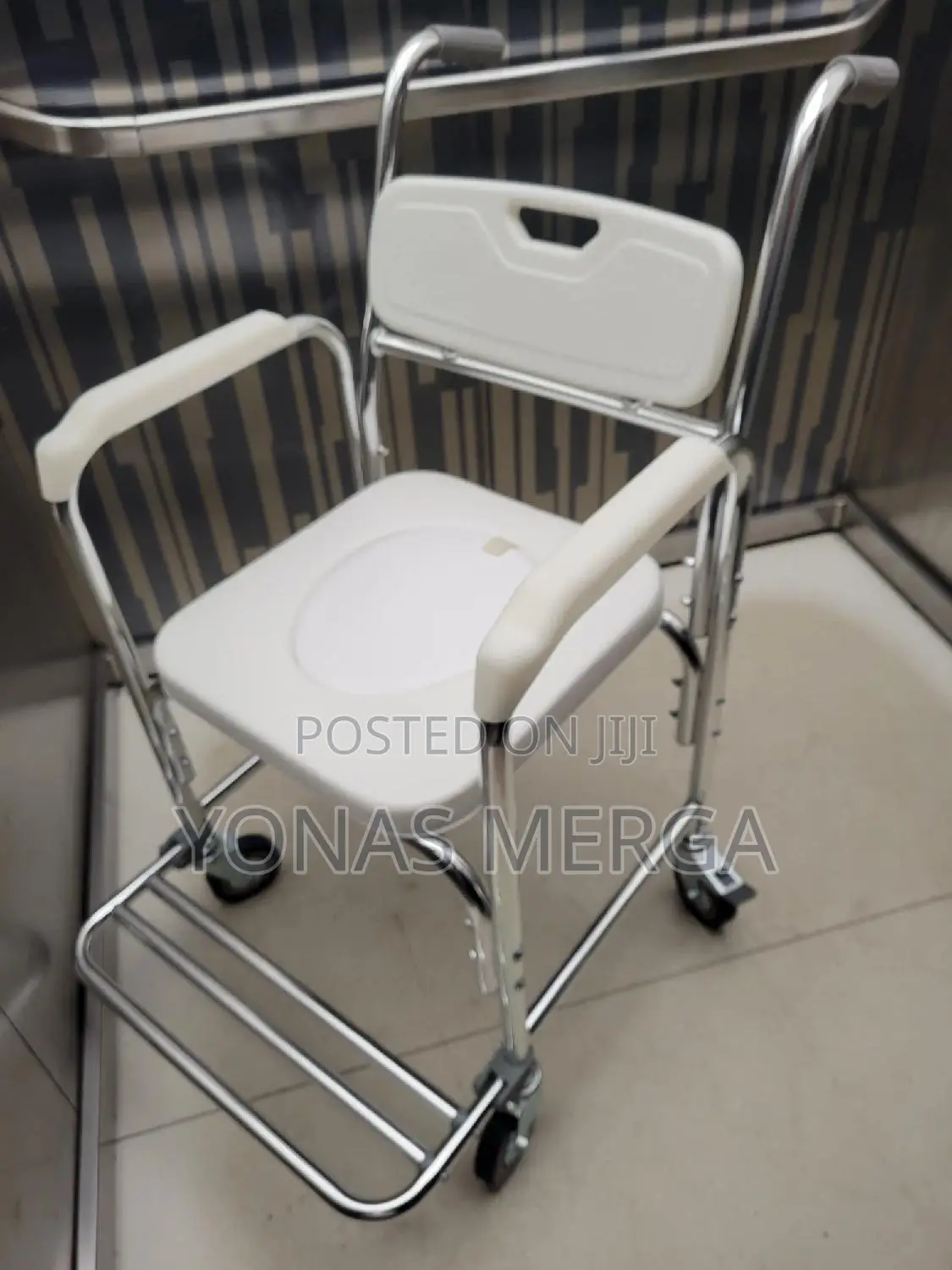 Shower Commode Chair With Wheels宦螉toilet Chair外€Equipped With a Bucket