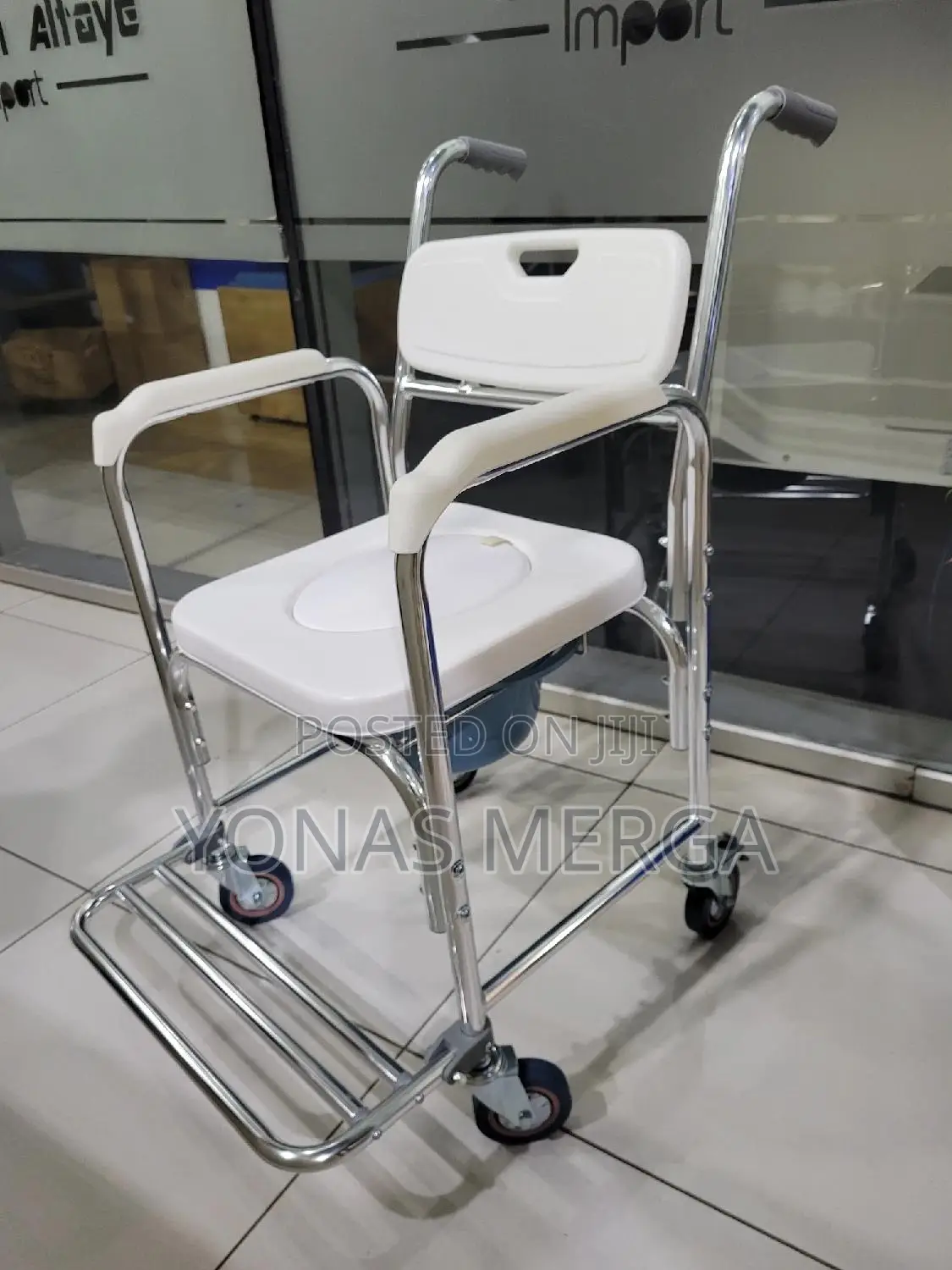 Commode Chair嬅埂toilet Chair麥፬this Is a Simple and Practical Wheelchair