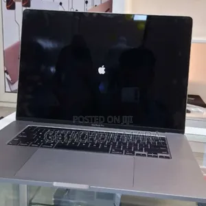 Photo - New Laptop Apple MacBook Pro 2019 32GB Intel Core I7 SSD 1T