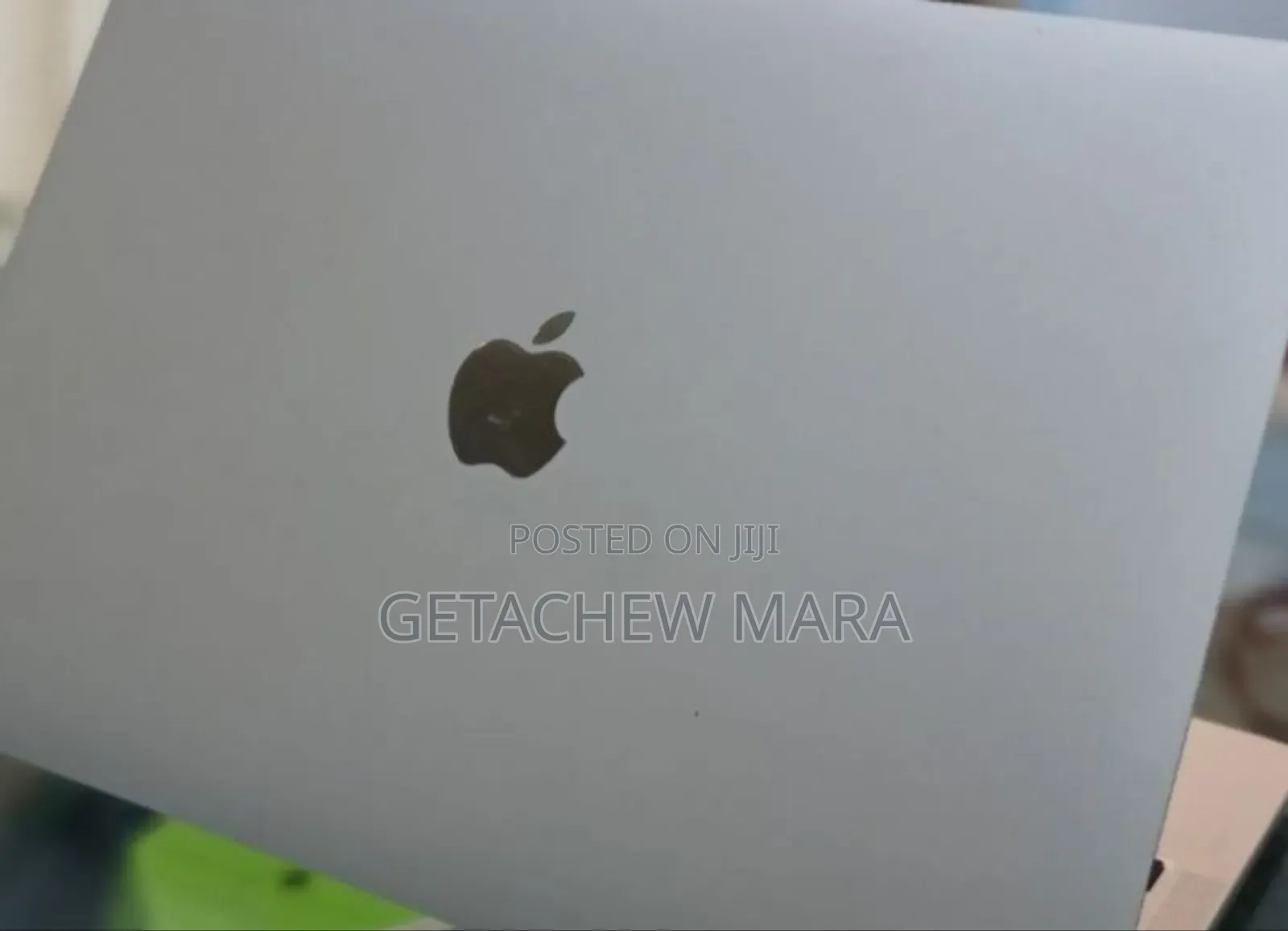 New Laptop Apple MacBook Pro 2022 M2 8GB Intel SSD 256GB