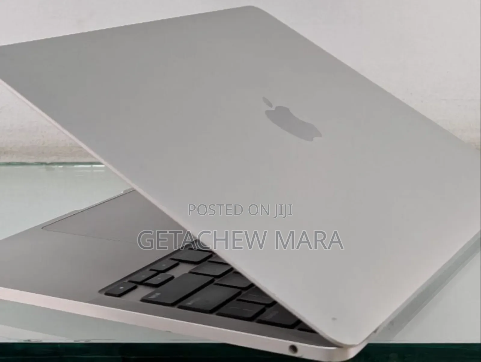 New Laptop Apple MacBook Pro 2022 M2 8GB Intel SSD 256GB