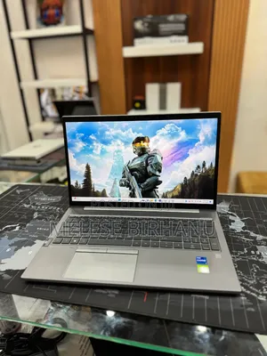 New Laptop HP ZBook Firefly G8 16GB Intel Core I7 SSD 512GB