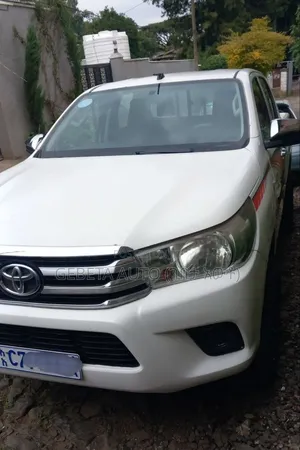 Toyota Hilux Revo Double Cab Deisel 2.4 RWD 2016 White