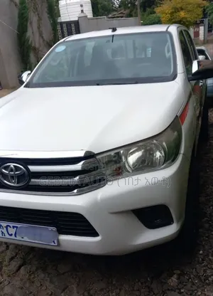 Toyota Hilux Revo Double Cab Deisel 2.4 RWD 2016 White