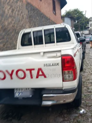 Toyota Hilux Revo Double Cab Deisel 2.4 RWD 2016 White