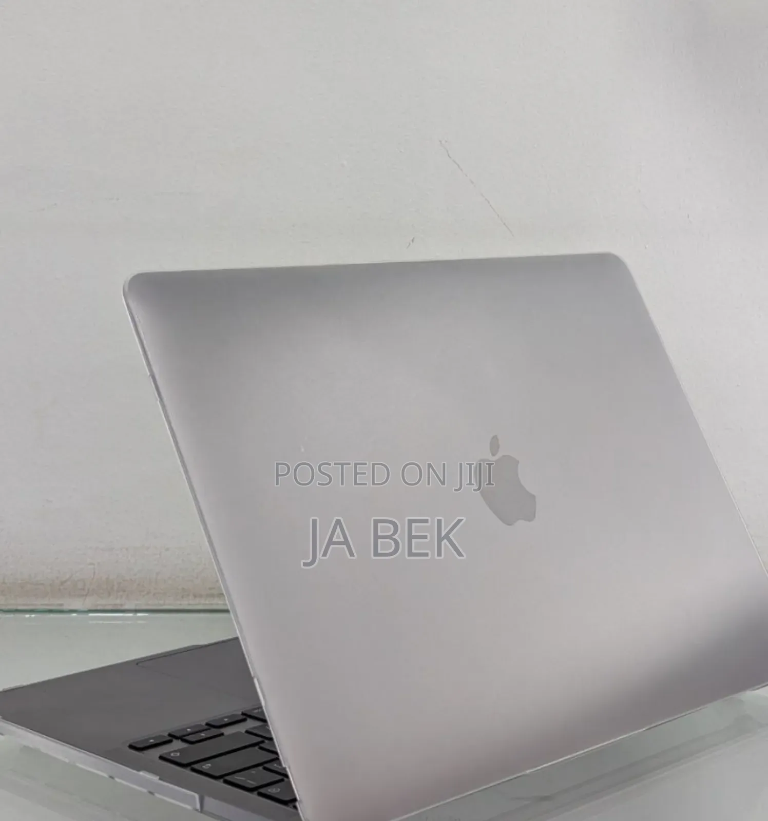 New Laptop Apple MacBook Pro 2022 M2 8GB Apple M2 SSD 256GB