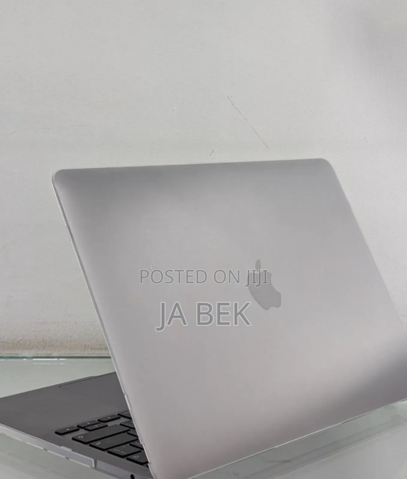 New Laptop Apple MacBook Pro 2022 M2 8GB Apple M2 SSD 256GB