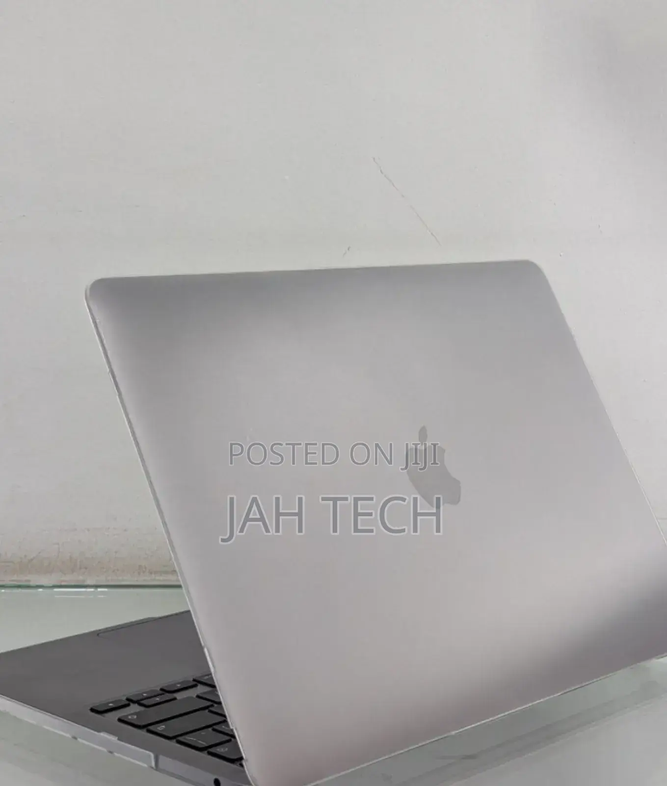 New Laptop Apple MacBook Pro 2022 M2 8GB Apple M2 SSD 256GB