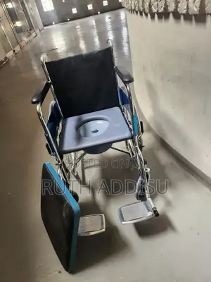 Photo - Wheelchair傳統commode Wheelchair轟動wheelchair使得toilet Wheelchair Medical