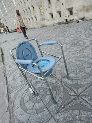 Photo - Commode Chair字母adjustable Height Medical Toilet Chair奢望commode Chair